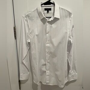 Slim fit medium ludlow long sleeve shirt. White with blue